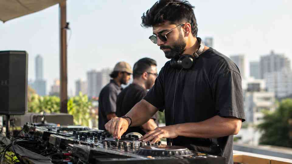 Slow, Fast and Tempo-Based DJ Beats